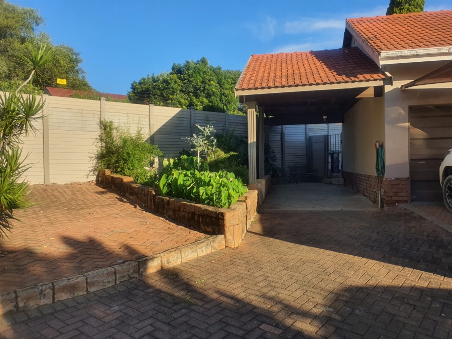 3 Bedroom Property for Sale in Safari Gardens North West